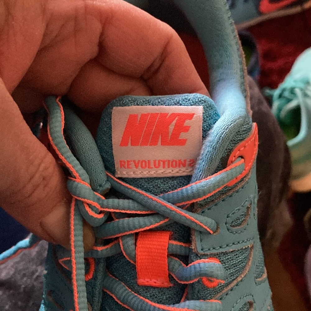 Nike revolution, tennis shoes - Picture 5 of 5